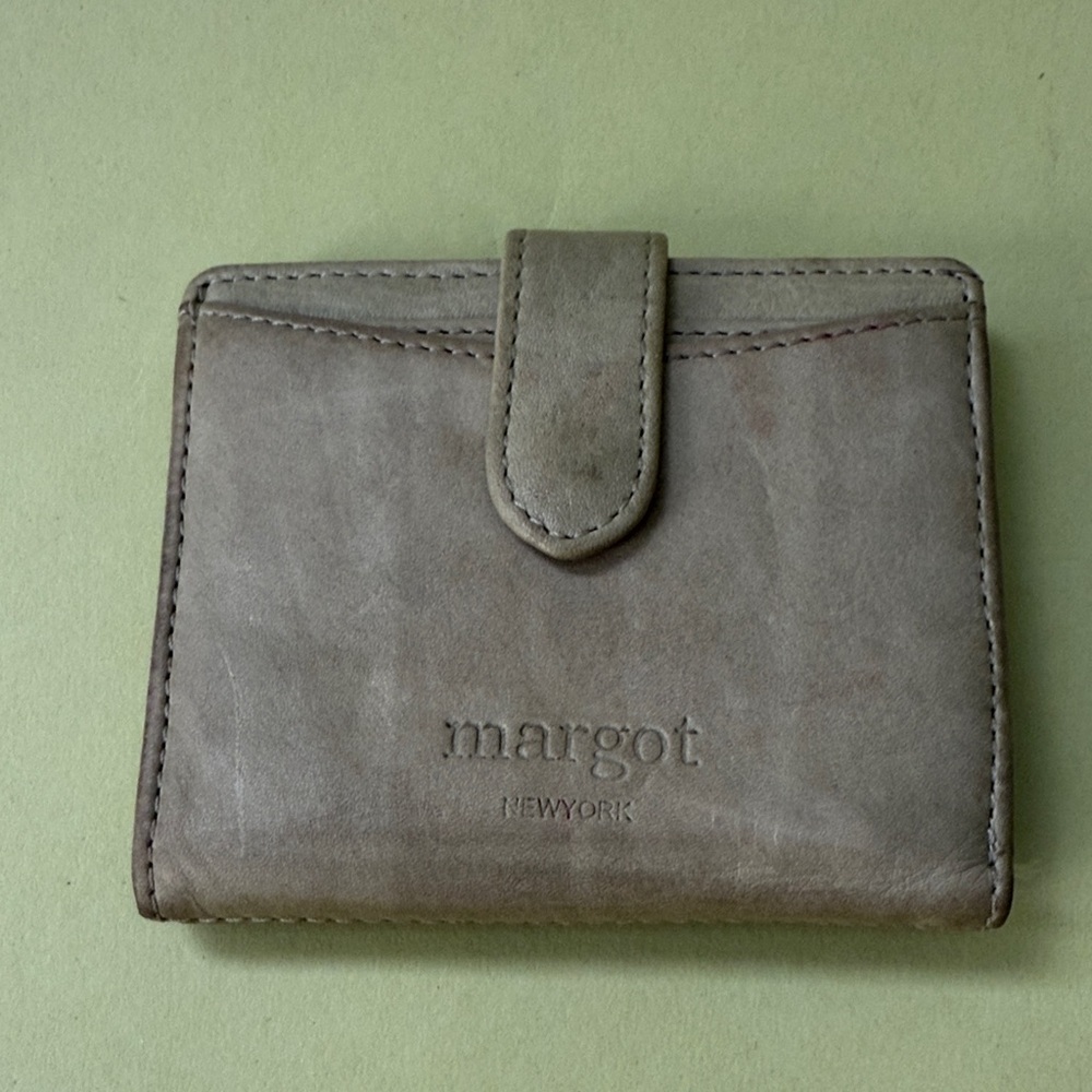 Margot Grayish Green New York Compact Leather Wallet